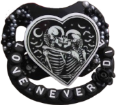 Tétine Love never die